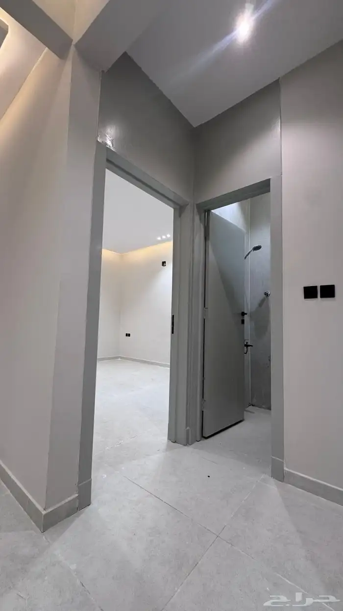 ادورا مستقله للبيع حي طويق 9