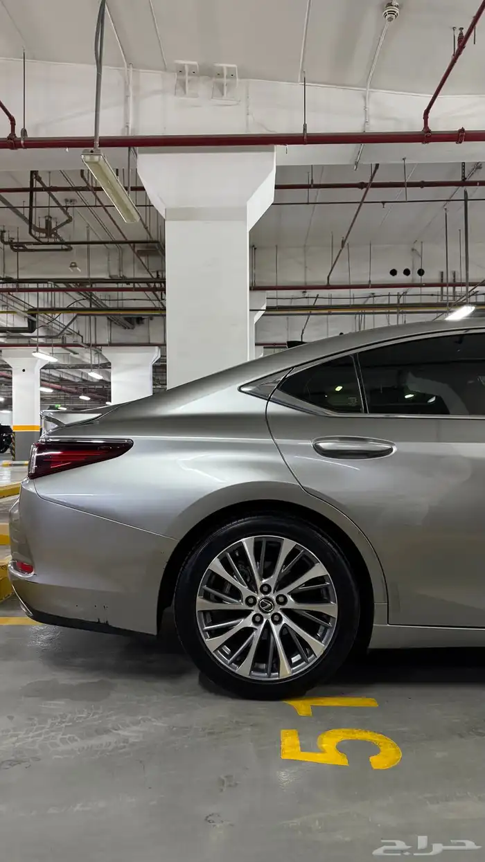 لكزس es350 موديل 2020 فئه cc قمه في النظافه 9