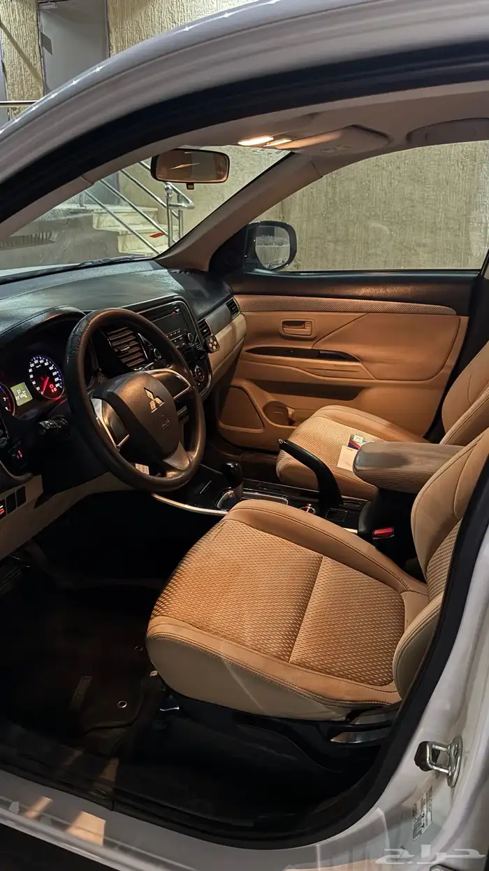 ميتسوبيشي اوتلاندر 2018 نظيف 15