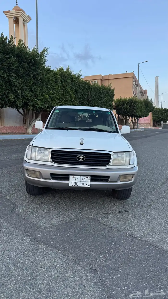 جيب تويوتا 2001. 1