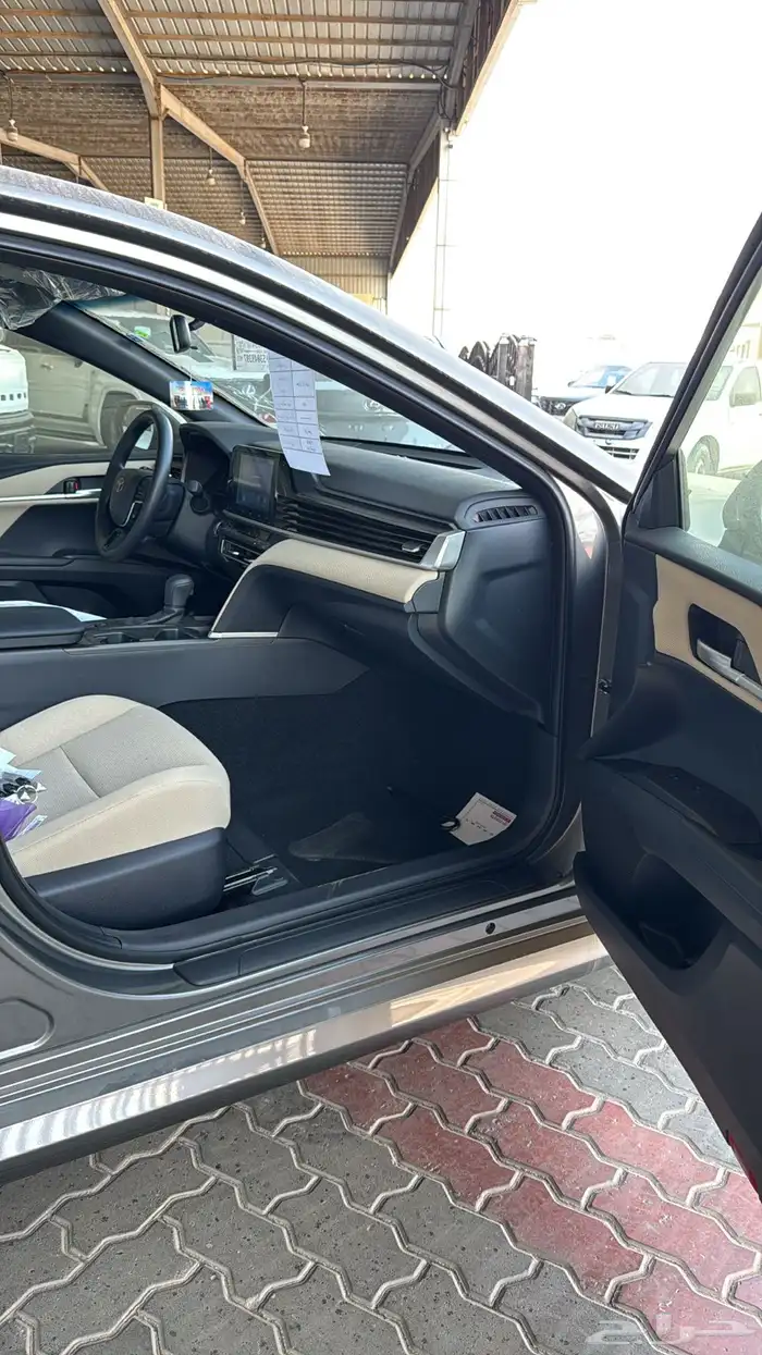 تويوتا كامري E ستاندر بنزين 2025 8