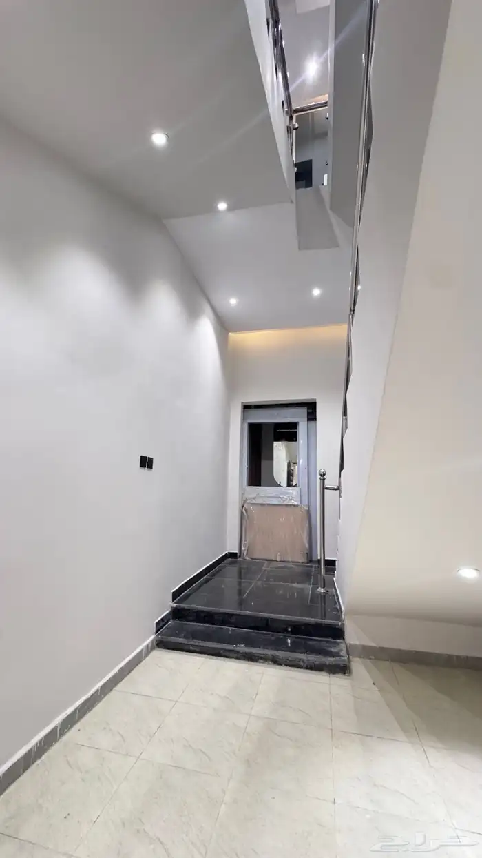 ادورا مستقله للبيع حي طويق 2