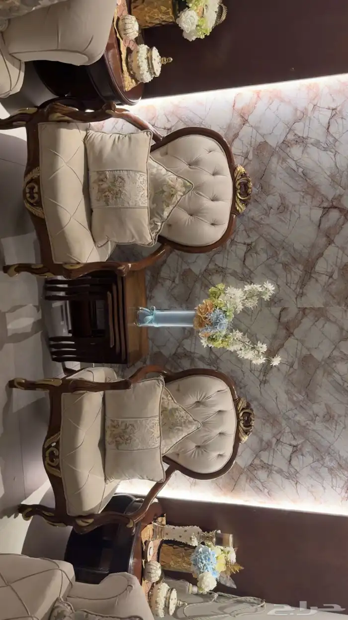 طقم كنب نظيف جدا 8 أشخاص طقم طاولات 3000ريال 2