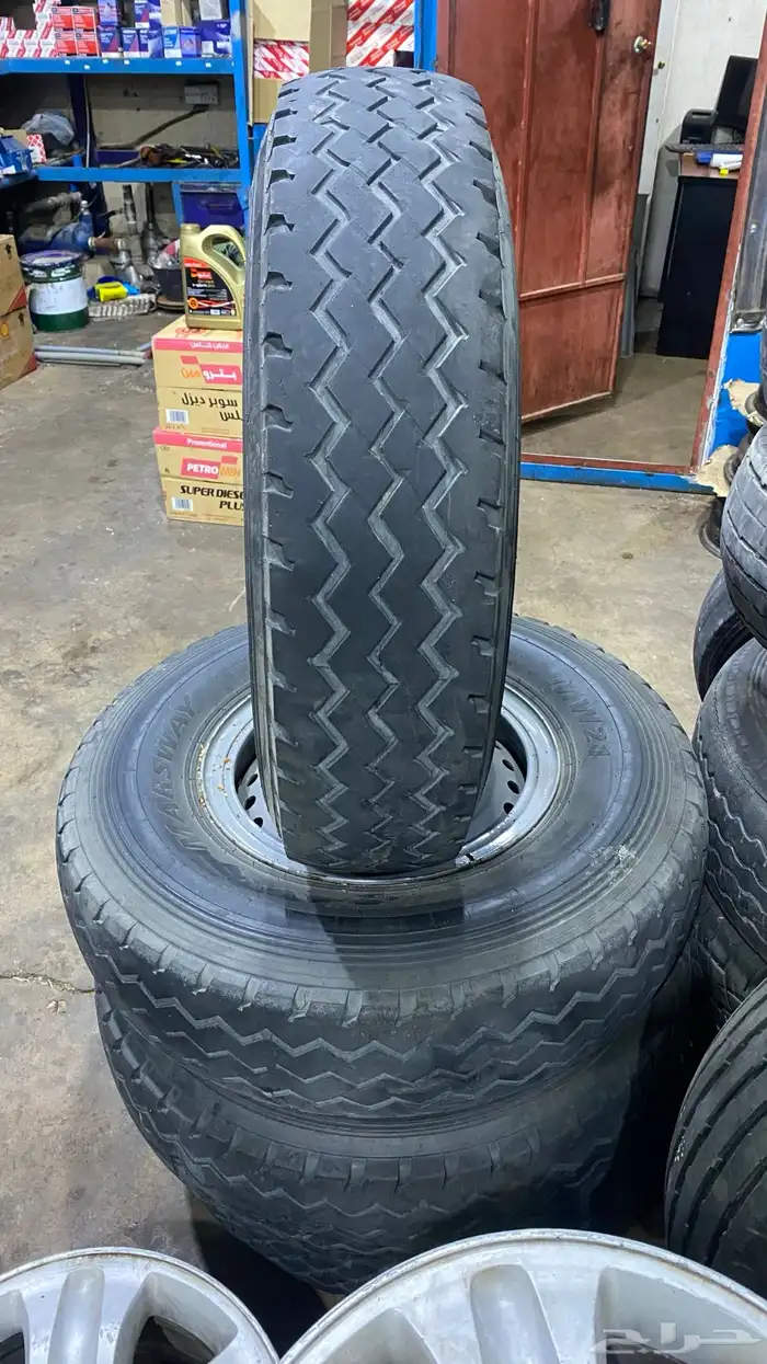 للبيع ثلاث كفرات بالجنوط صيني 1