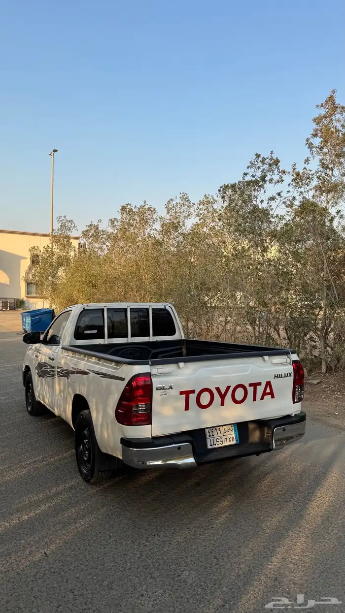 هايلوكس 2023 بنزين بدي وكاله ممشى قليل 3