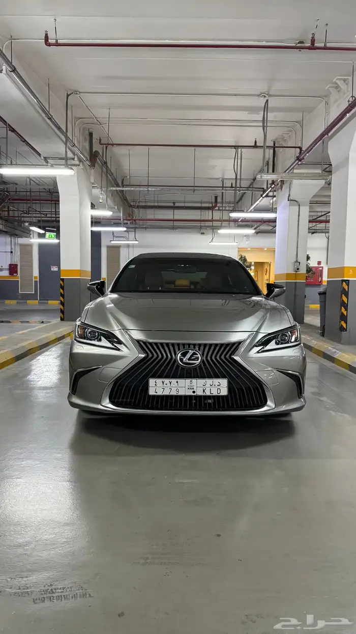 لكزس es350 موديل 2020 فئه cc قمه في النظافه 1