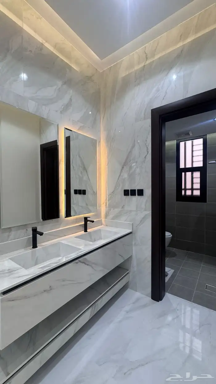 للبيع شقه 6 غرف مع سطح من 500 الف طريق ابها الخميس 7