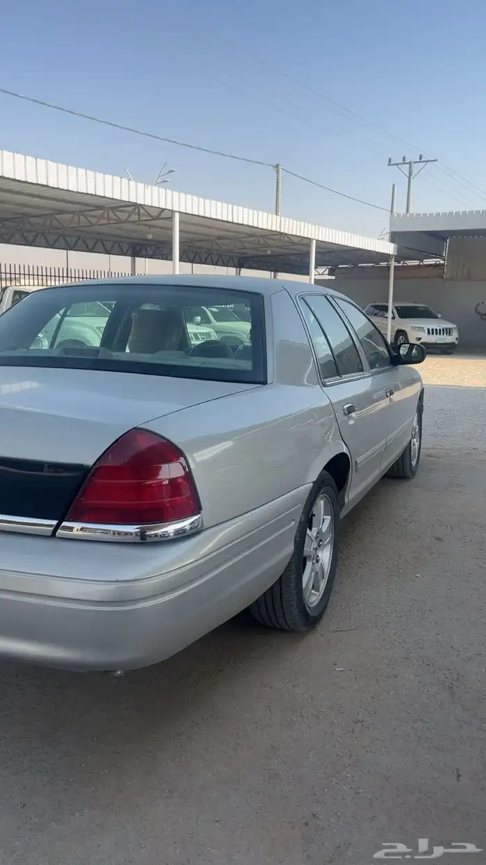 فورد فكتوريا موديل 2011 3