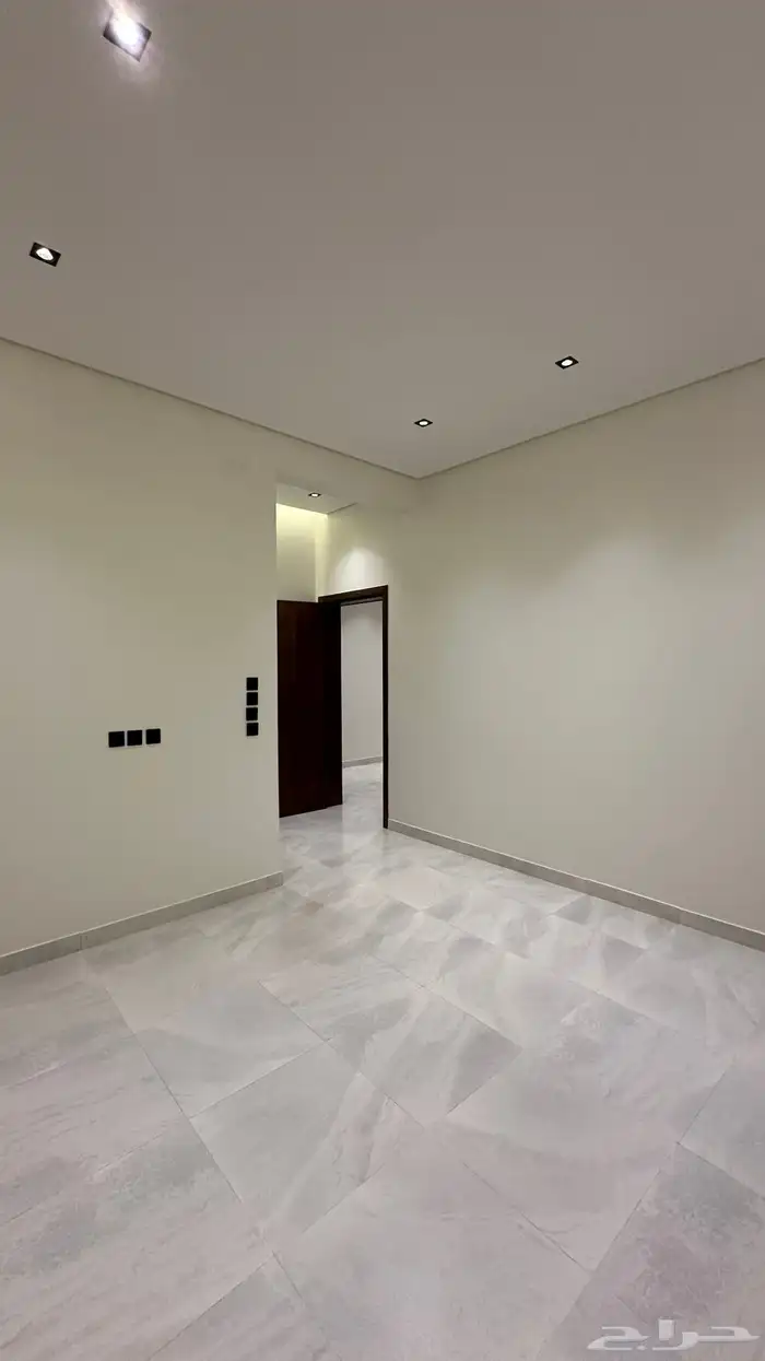 للبيع شقق ارضيه وروفات علويه خميس مشيط حي الوسام 16