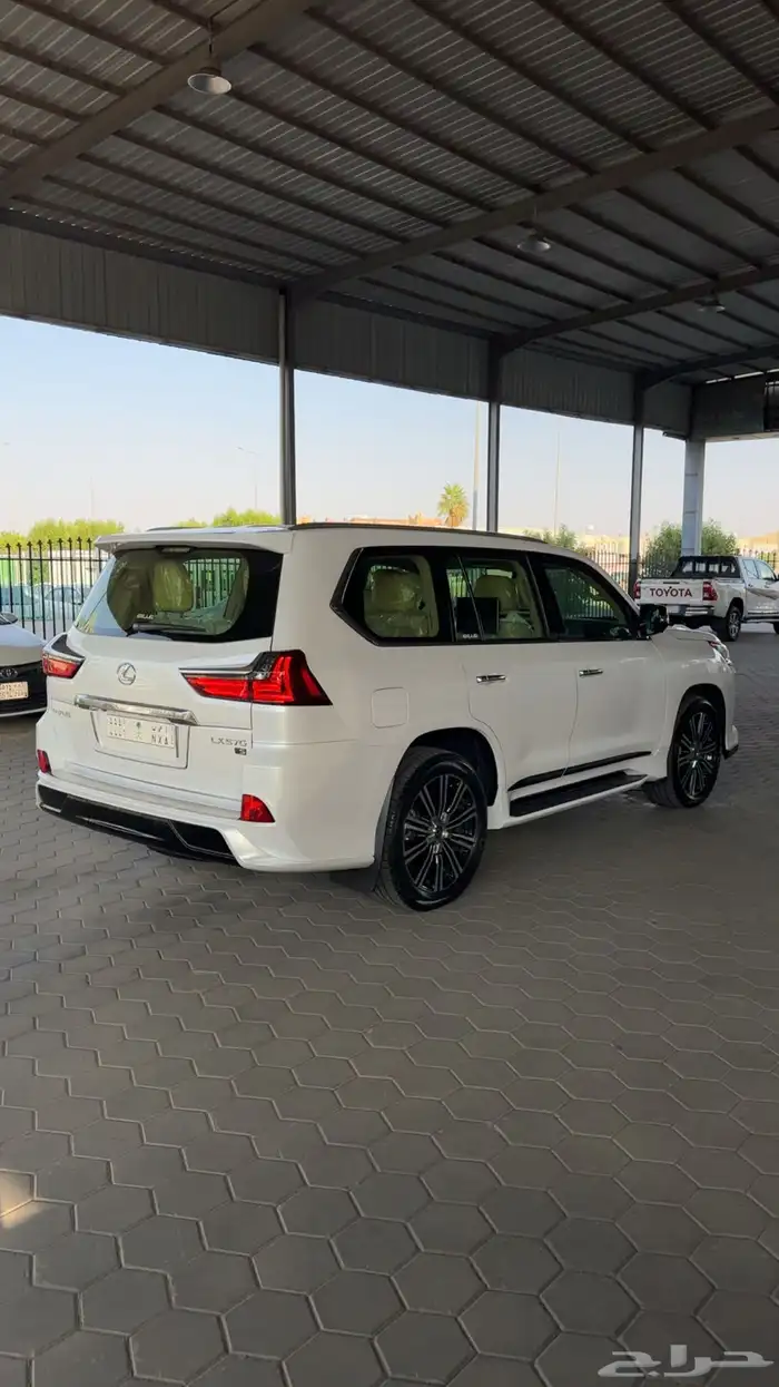 لكزس 2021 سعودي فل كامل ب 382.000 3