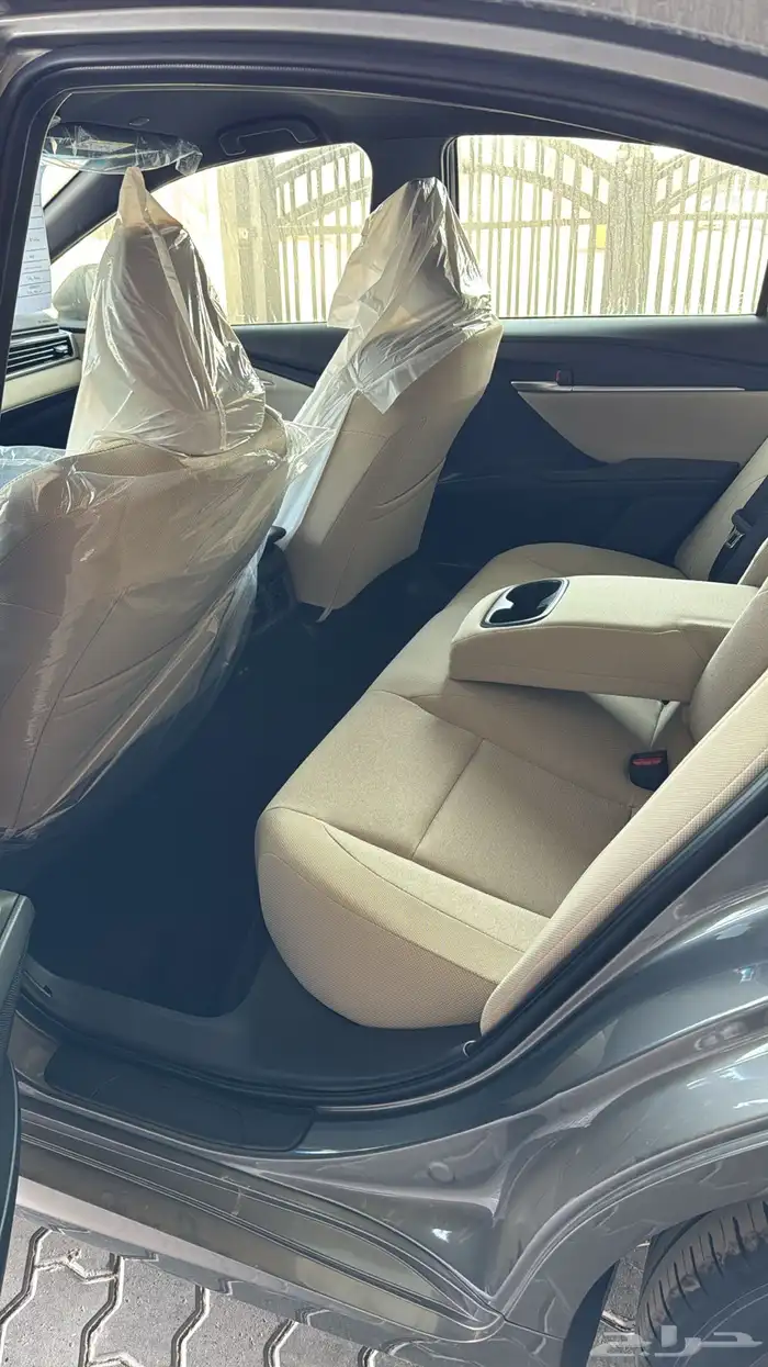 تويوتا كامري E ستاندر بنزين 2025 9