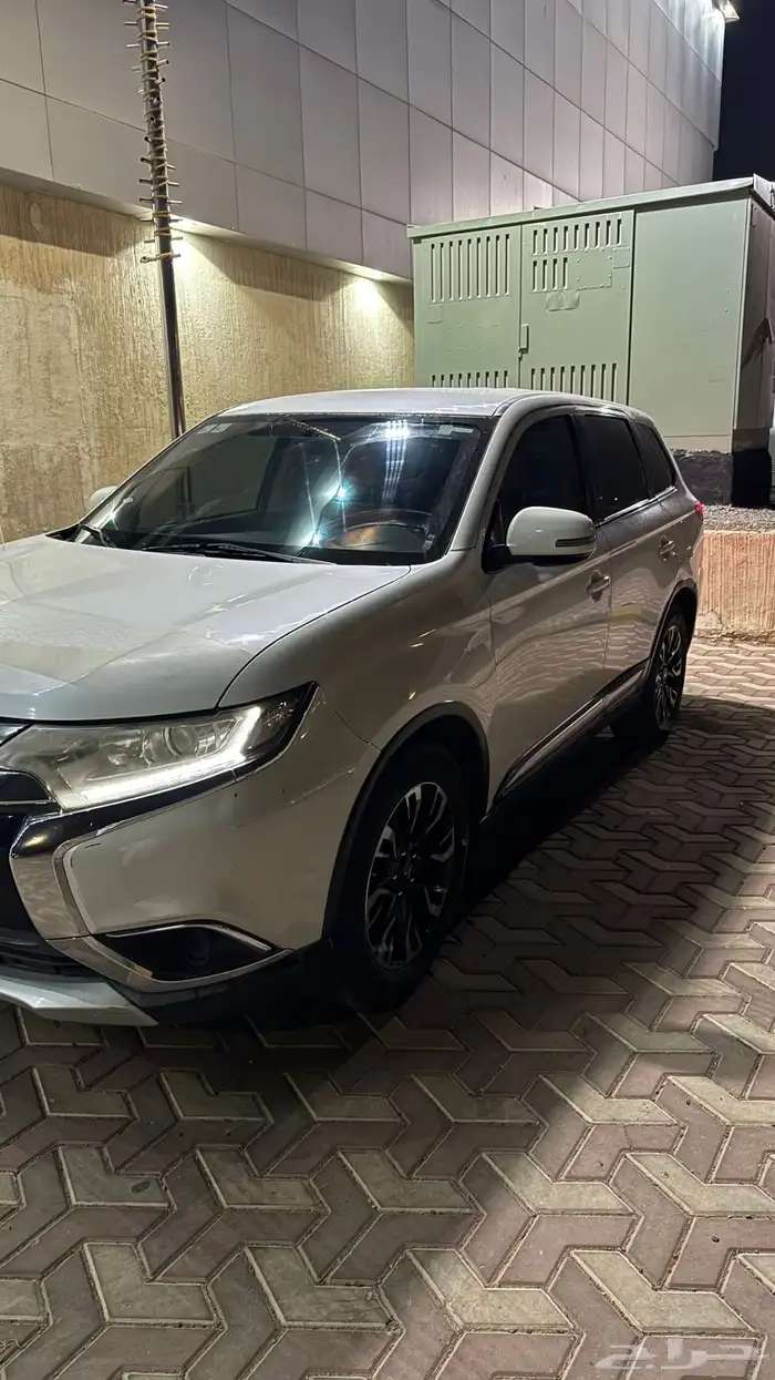 ميتسوبيشي اوتلاندر 2018 نظيف 2