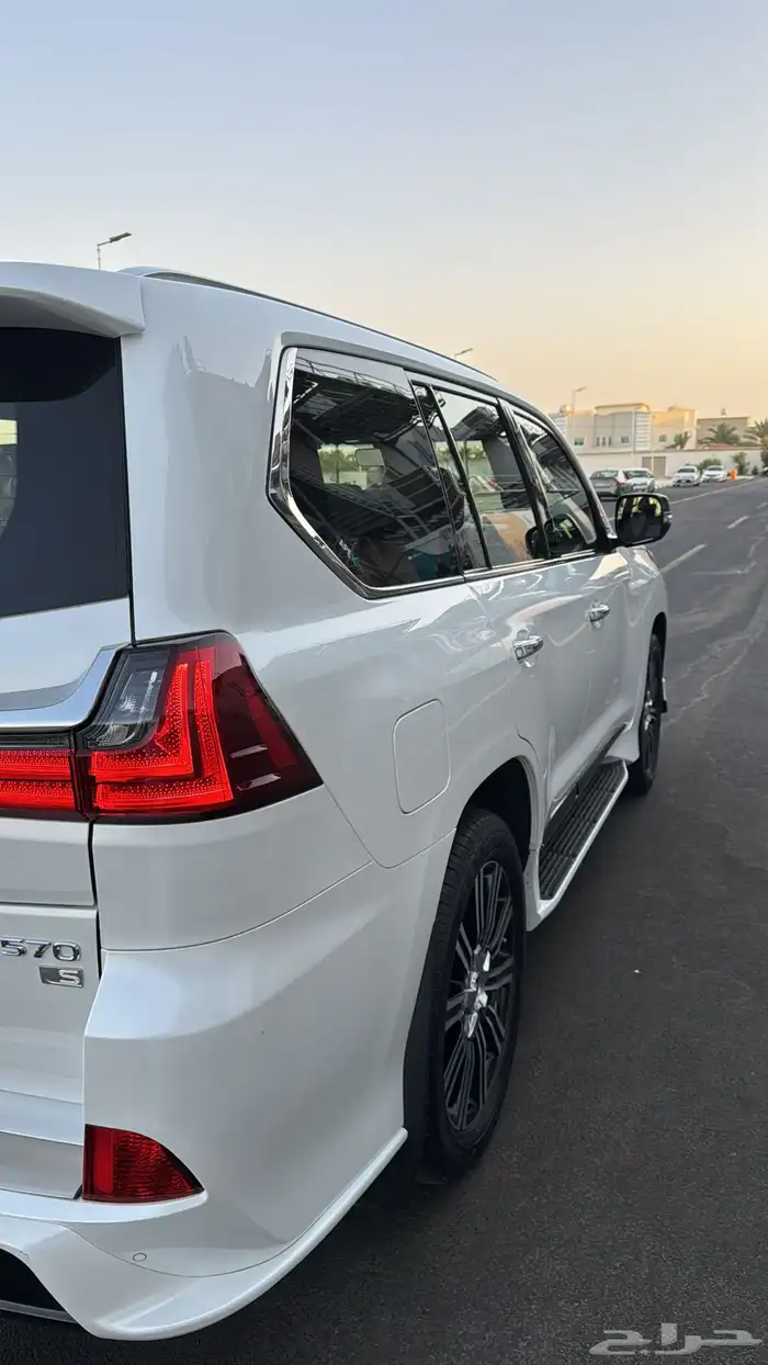 للبيع جيب لكزس 2017 7