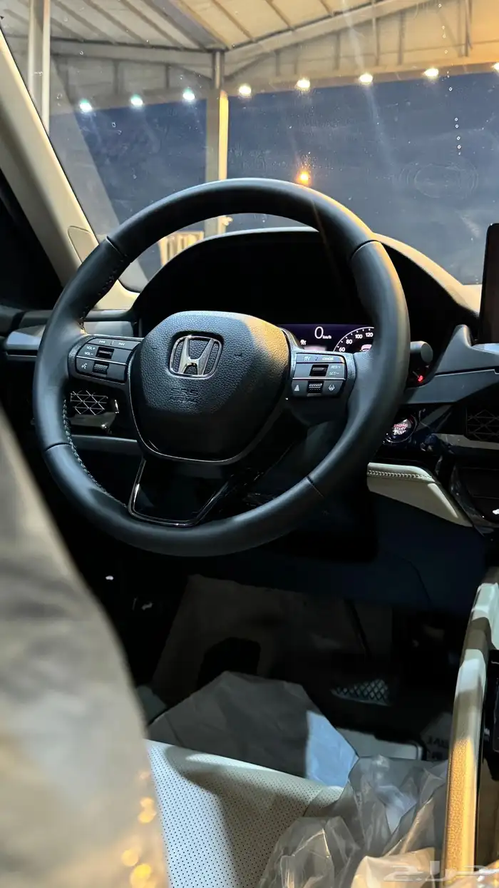 هوندا اكورد فل كامل ابيض 2025 7