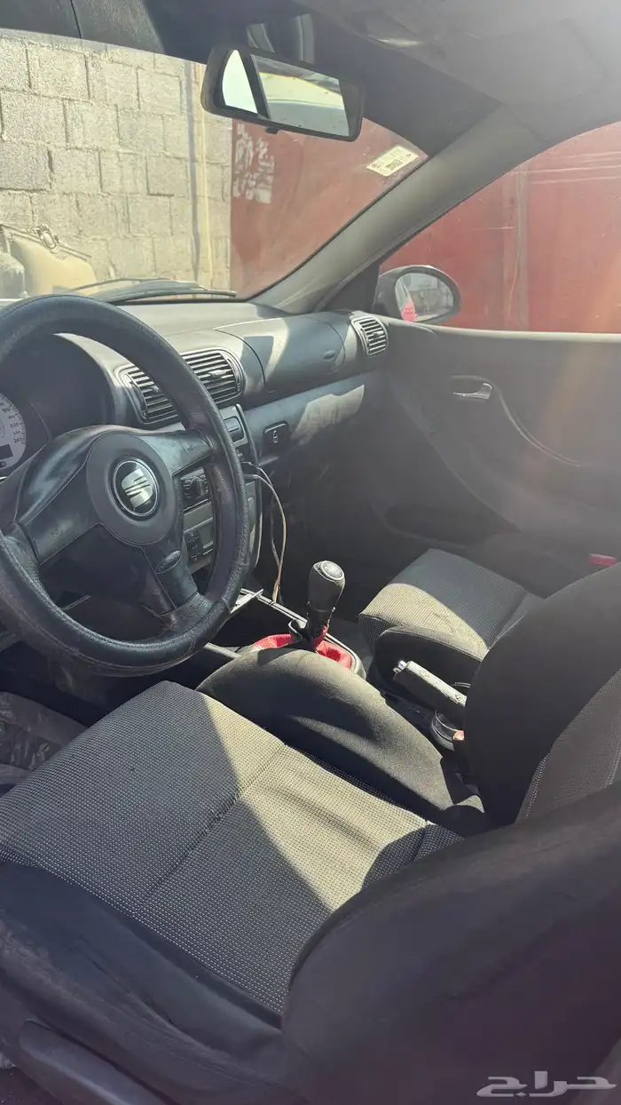 للبيع السيارة و لوحة ع سوم موديل 2005 المشي 240 آلف 4