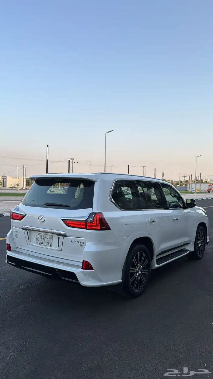 للبيع جيب لكزس 2017 8