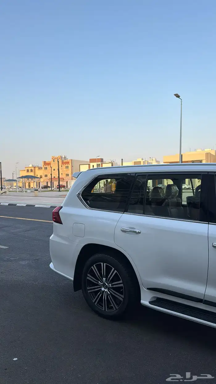 للبيع جيب لكزس 2017 4