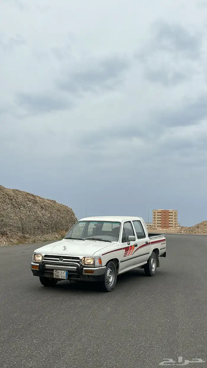 هايلكس 95 GLX للبيع السياره مرشوش بل كامل و البيع مع الوحه 0