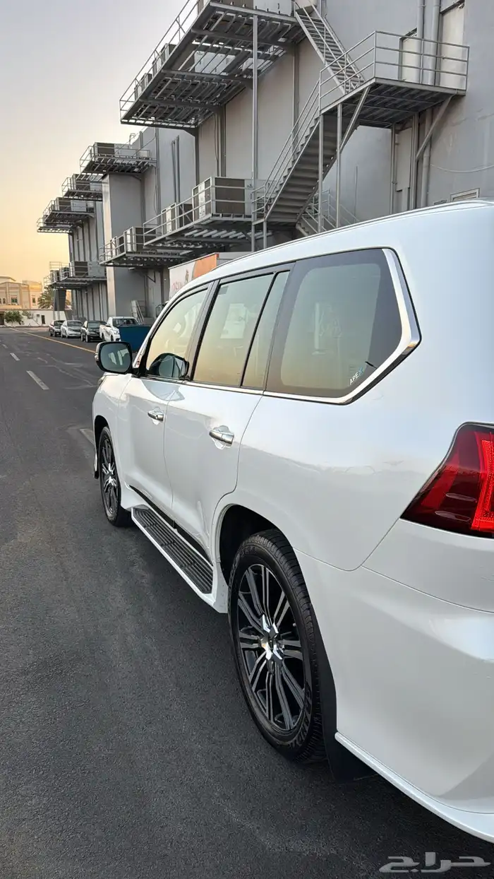 للبيع جيب لكزس 2017 6