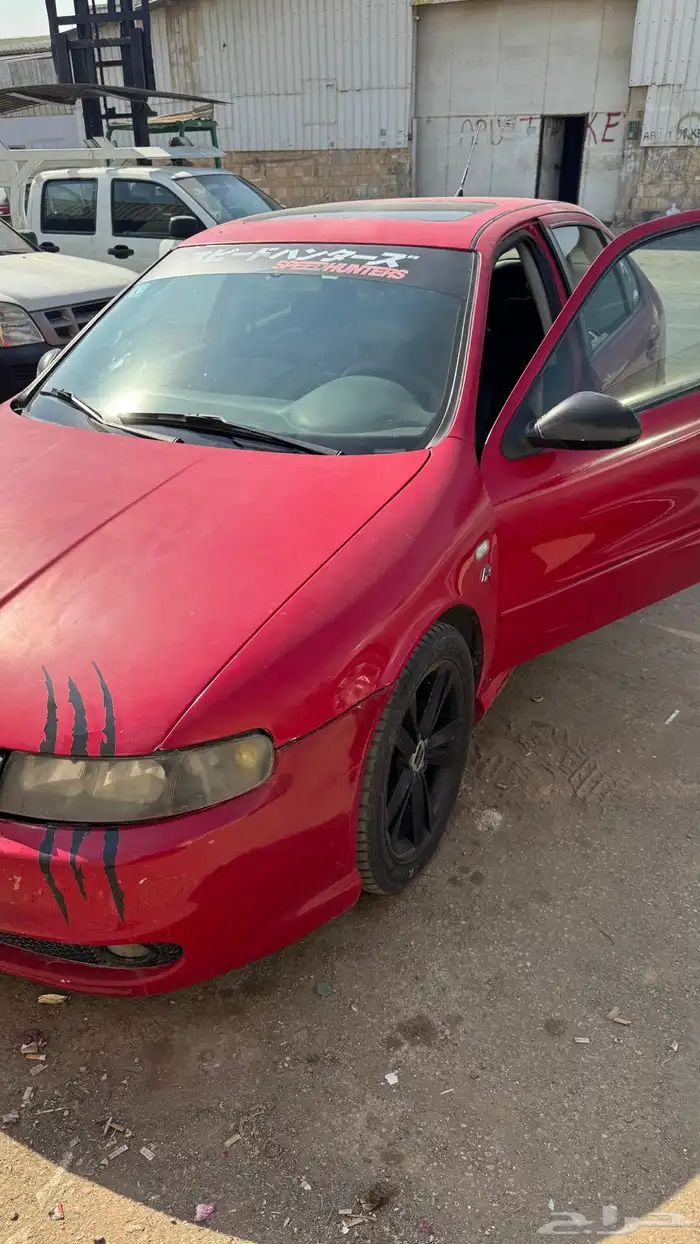 للبيع السيارة و لوحة ع سوم موديل 2005 المشي 240 آلف 7