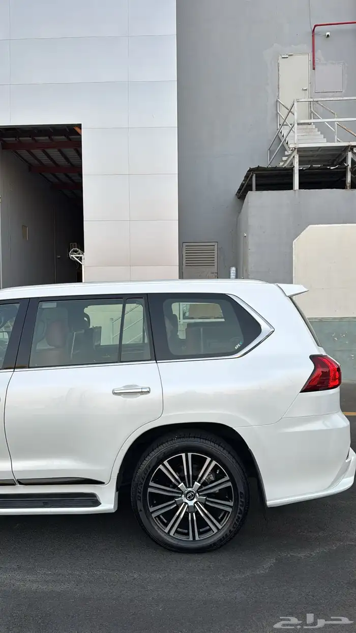 للبيع جيب لكزس 2017 25