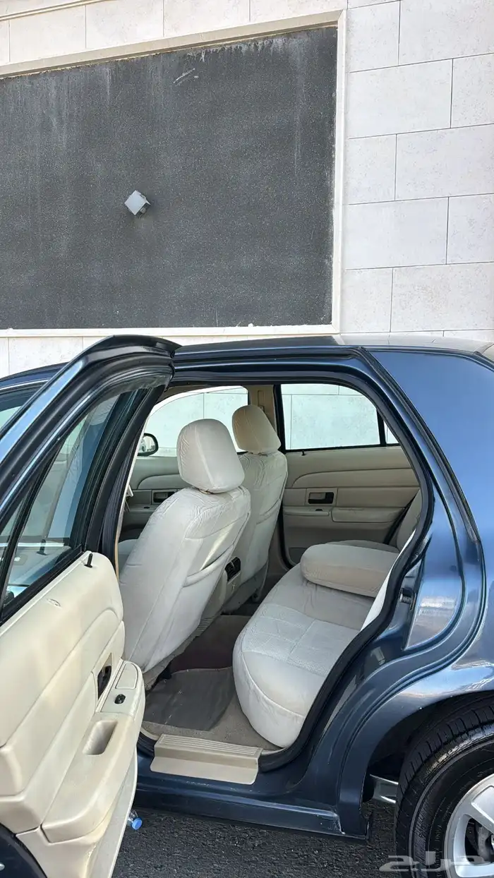 فورد كروان فكتوريا 3