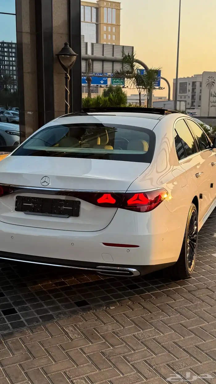 مرسيدس e200 شبه زيرو 2024 4