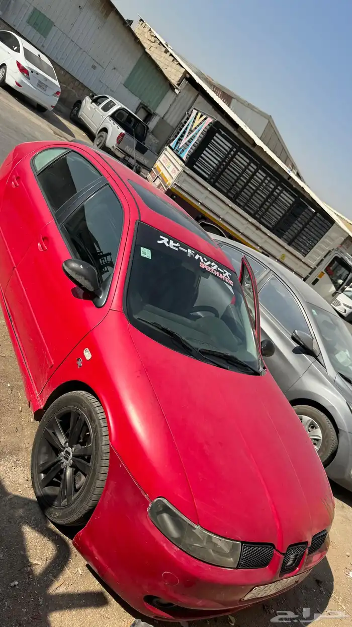 للبيع السيارة و لوحة ع سوم موديل 2005 المشي 240 آلف 8