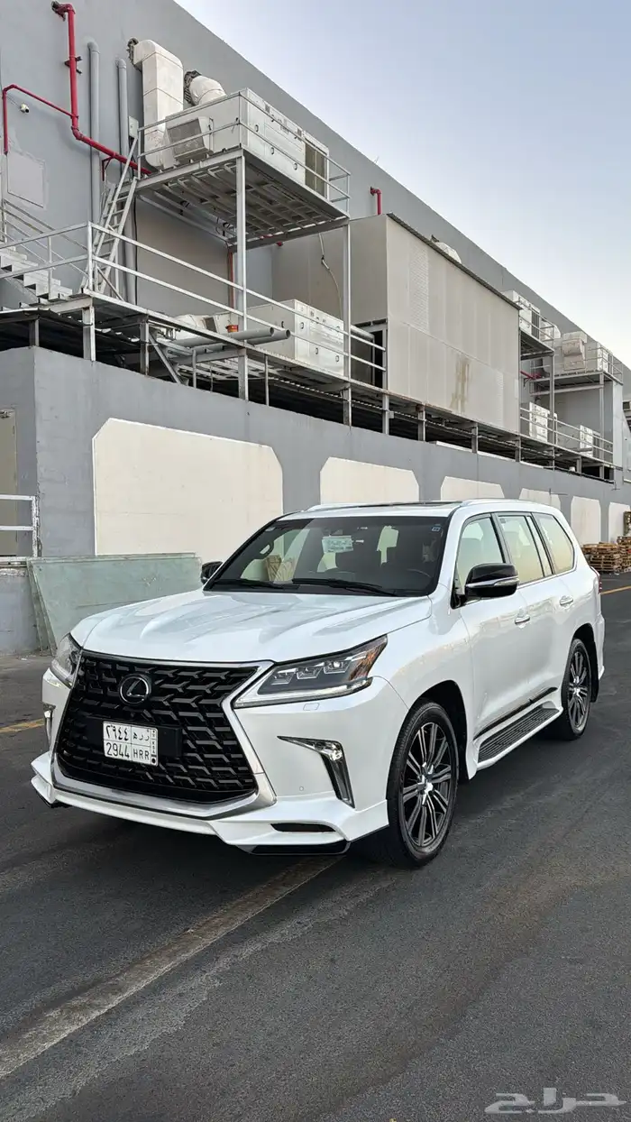 للبيع جيب لكزس 2017 1