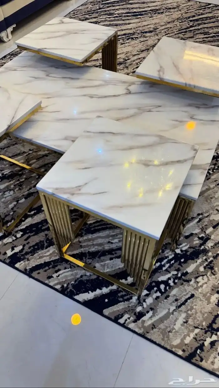 طاولة كبيرة مع طاولات خدمة و طاولة استقبال جميعها رخام 3
