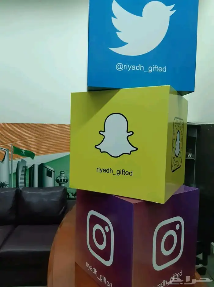 تركيب طباعة لوحة بنر استيكر لوحات بارزة حروف مواقع مشاريع 4