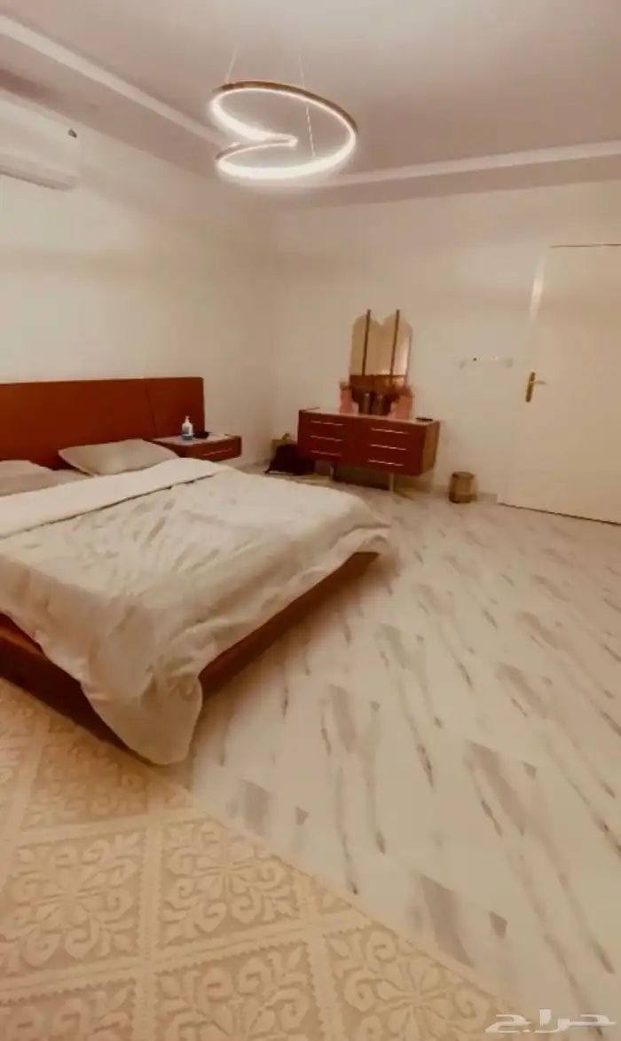 للبيع فيلا ( دورين درج صاله ) حي طويق 7