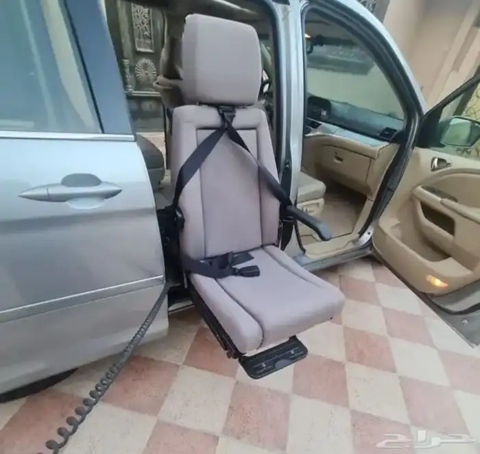 كرسي سيارة متحرك كهربائي ل كبار السن و احتياجات خاصة و الهمم 6