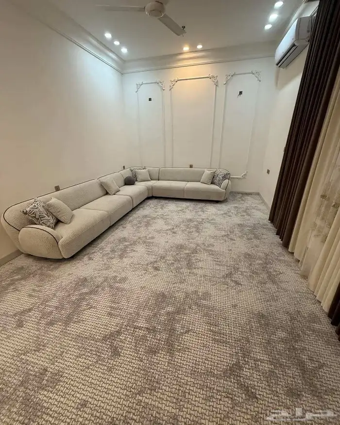 سعر المتر 380 شامل المخدات الصغيرة والكبيره وشامل التوصيل 15