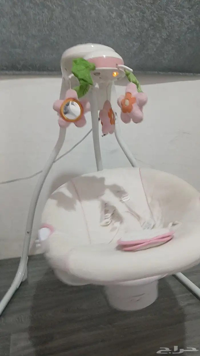 كرسي هزاز شبه جديد 150 فقط 2