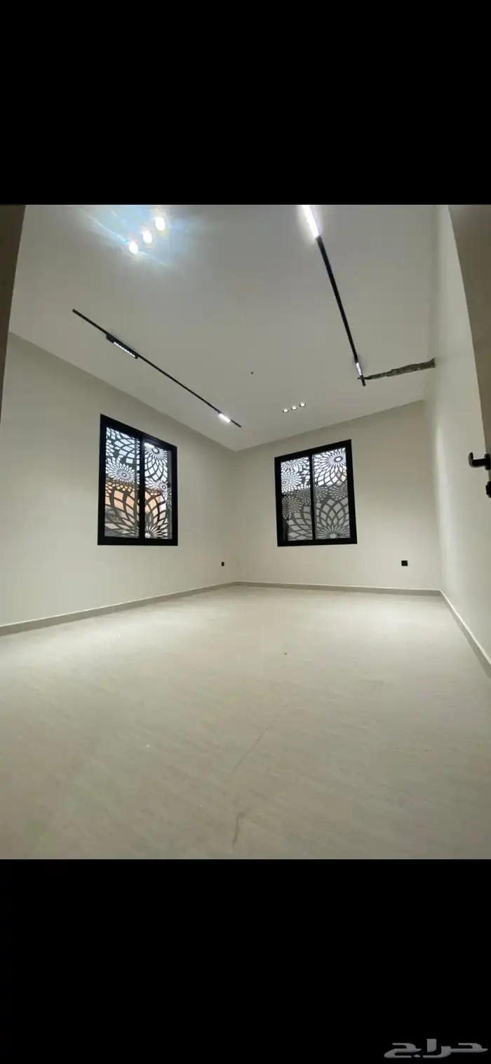 شقة تمليك مدخل مستقل بحوش _ العزيزية حي الدفاع مساحة 181 2