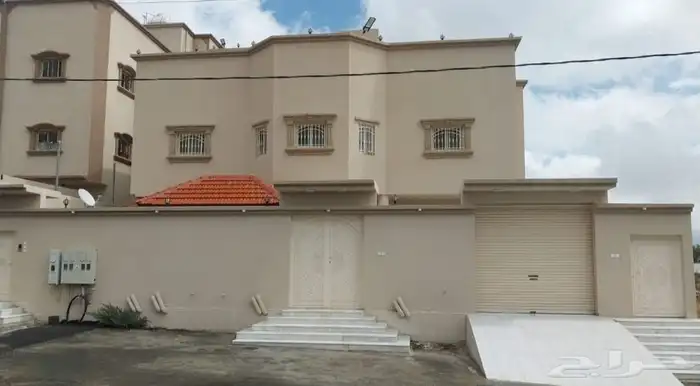 فيلا بثلاث شقق وسعر منافس 5