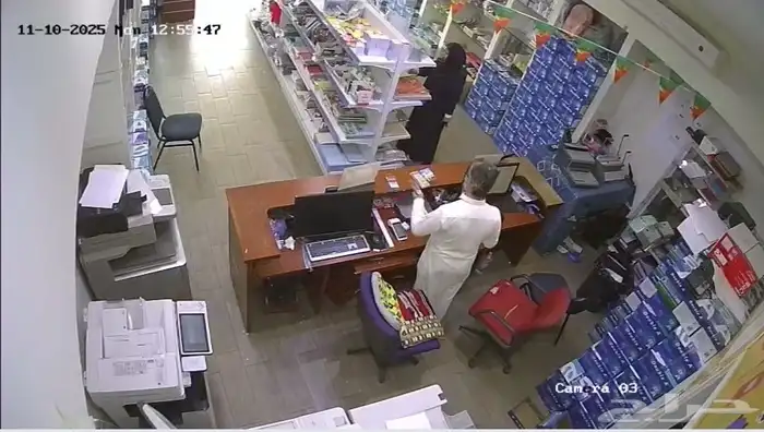 للبيع مكتبة وقرطاسية 2