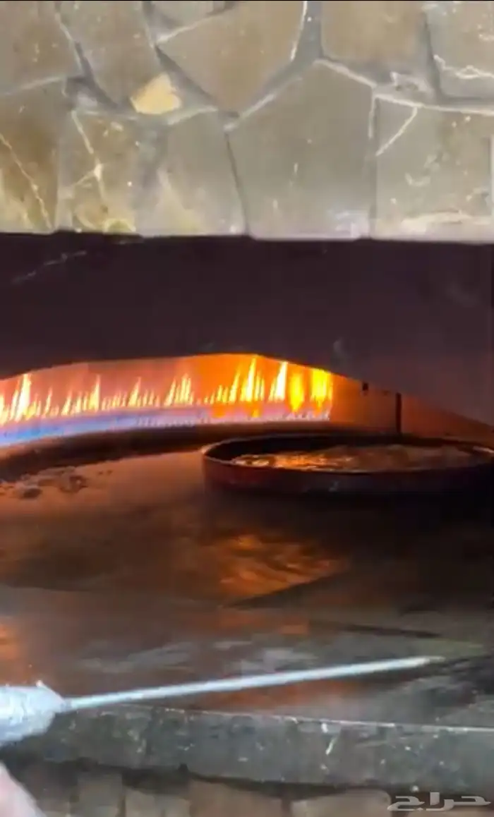 مطعم للتقبيل في موقع مميز 0