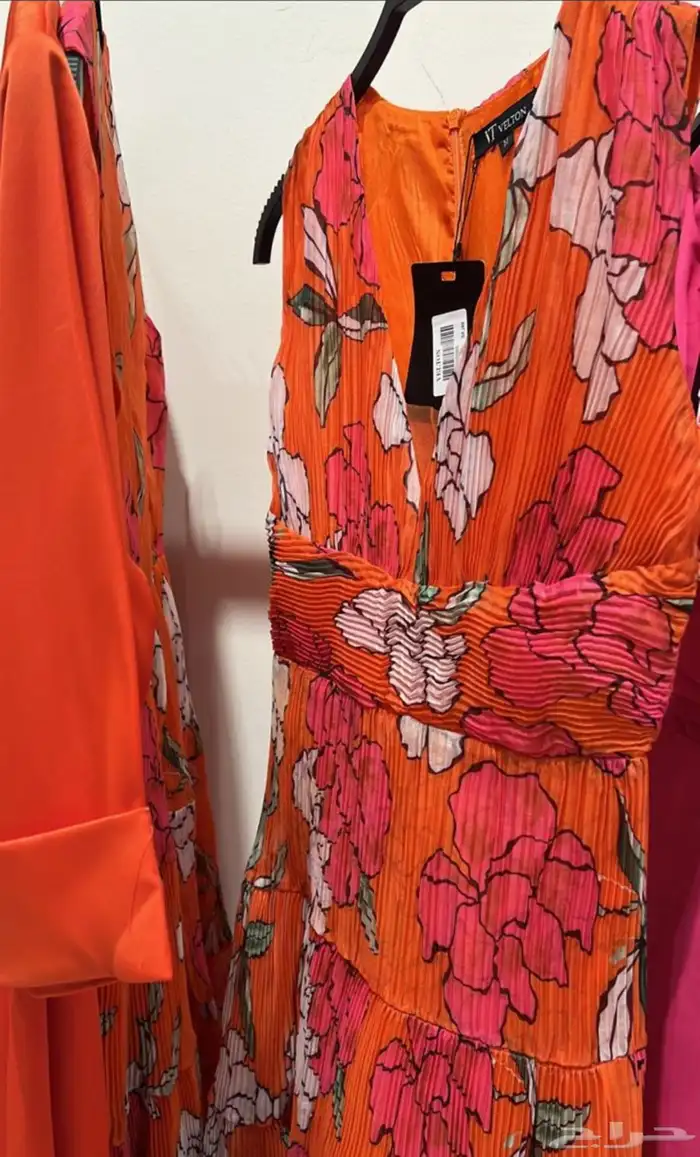 فساتين وجزم بأسعار مناسبه 21