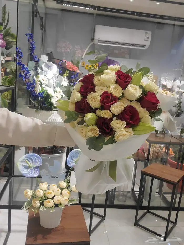 منسق ورد في تبوك خبره سنه لتواصل 0