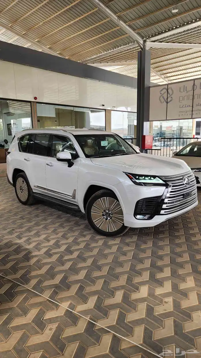 لكزس LX600 BB سعودي ابيض جملي واسود جملي ( 2025 ) 4