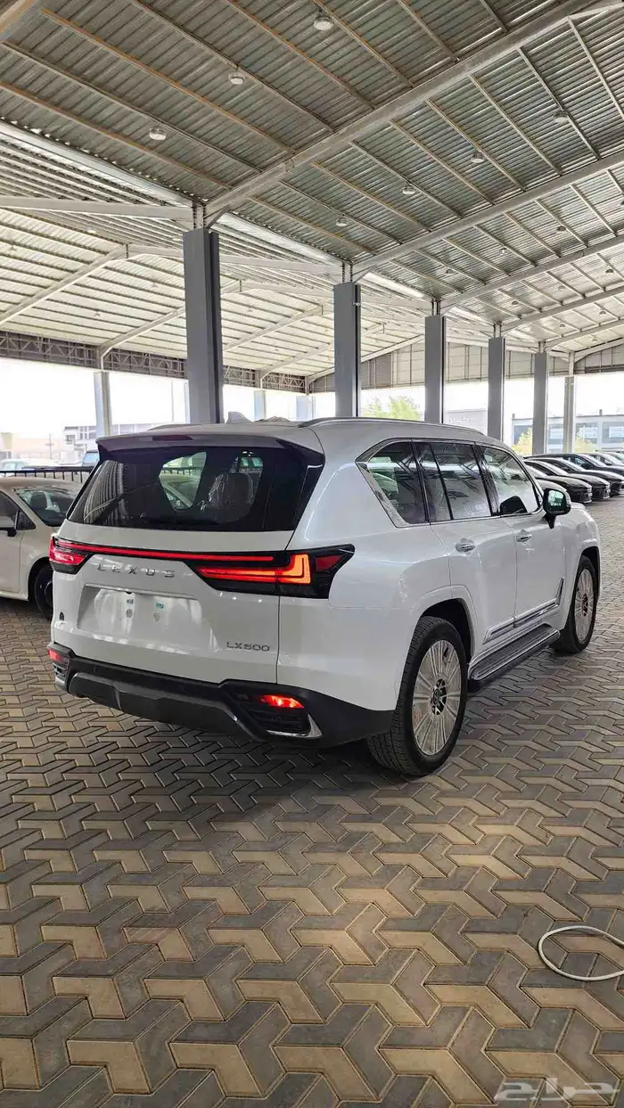 لكزس LX600 BB سعودي ابيض جملي واسود جملي ( 2025 ) 8
