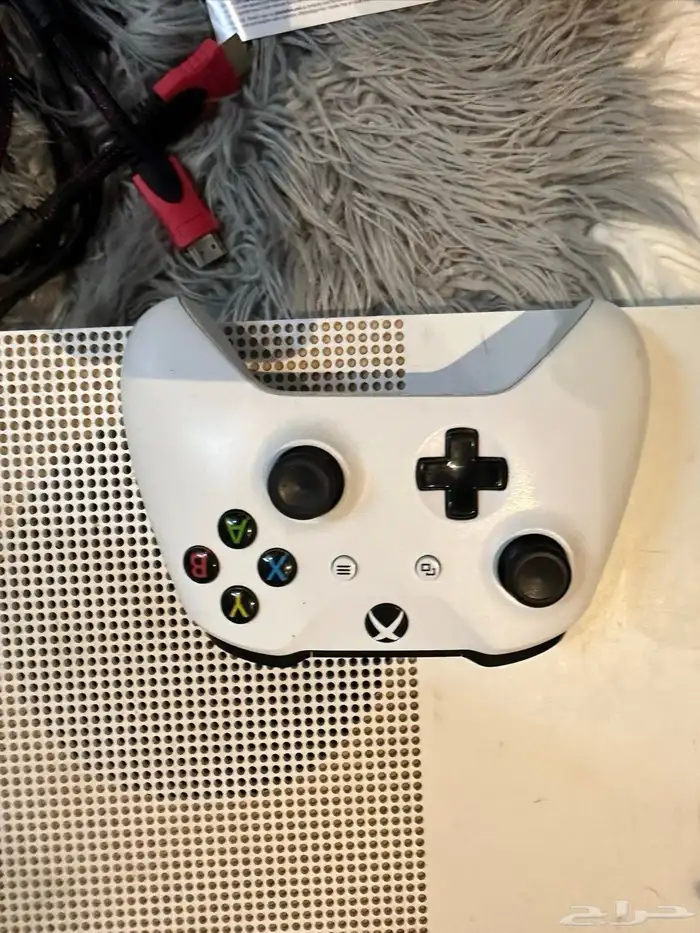 اكس بوكس ون جديد سليم شغال مع أسلاكه و ثلاث اشرطه 1