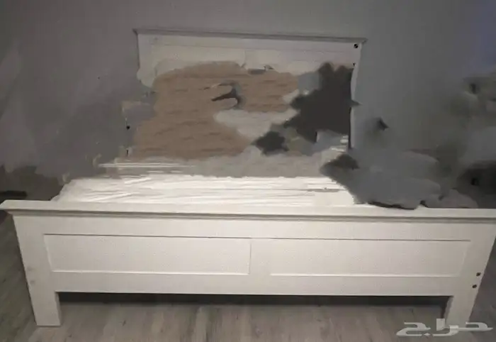 سرير نفرين 0