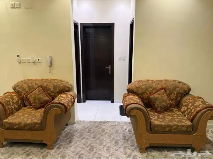 كنب خمس قطع للبيع 1