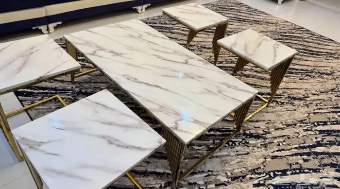 طاولة كبيرة مع طاولات خدمة و طاولة استقبال جميعها رخام 0