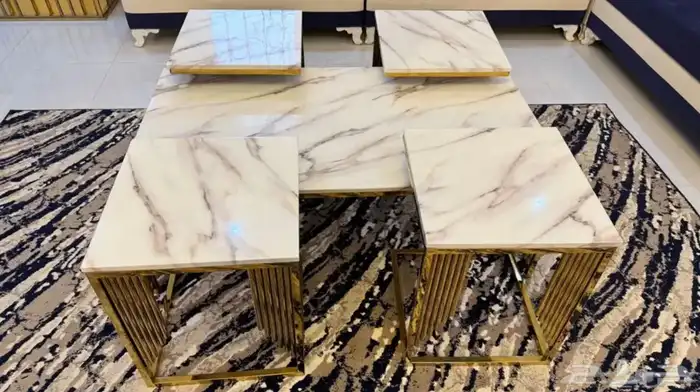 طاولة كبيرة مع طاولات خدمة و طاولة استقبال جميعها رخام 2