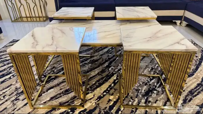 طاولة كبيرة مع طاولات خدمة و طاولة استقبال جميعها رخام 1