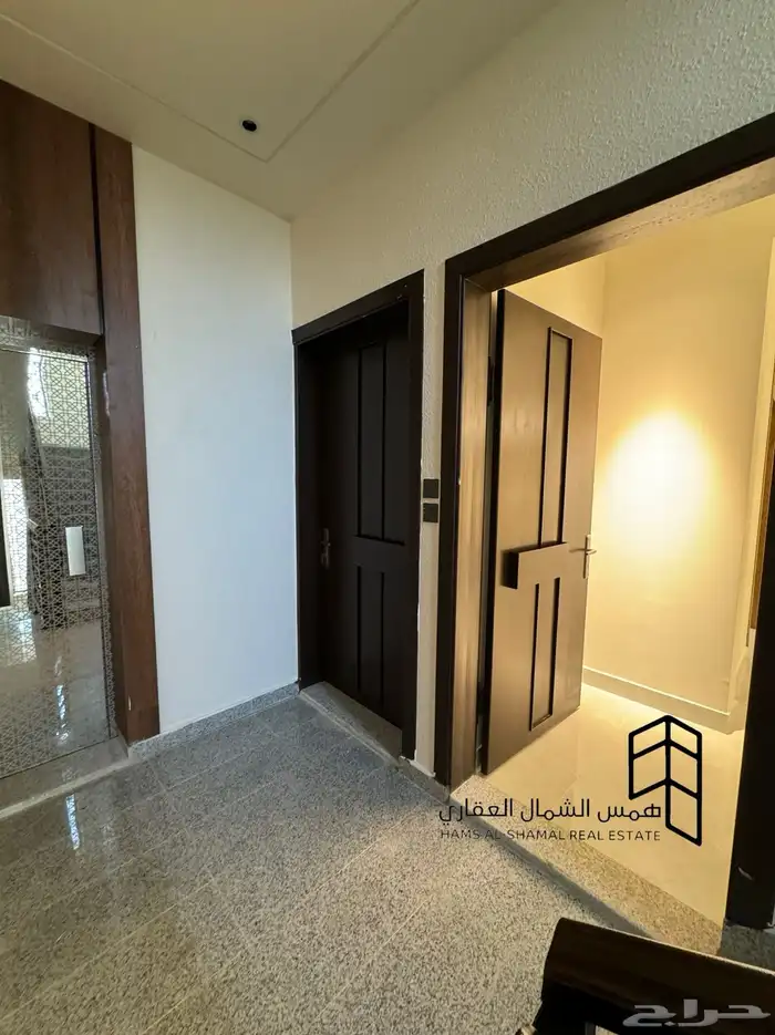 للبيع فيلا روف حي الاخضر 1